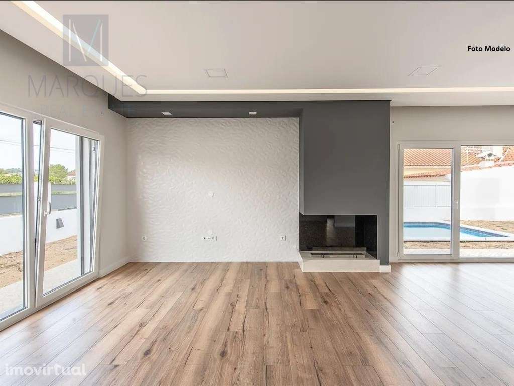 Moradia T3+1 Térrea com Jardim e Piscina em Fernão Ferro - Grande imagem: 2/14