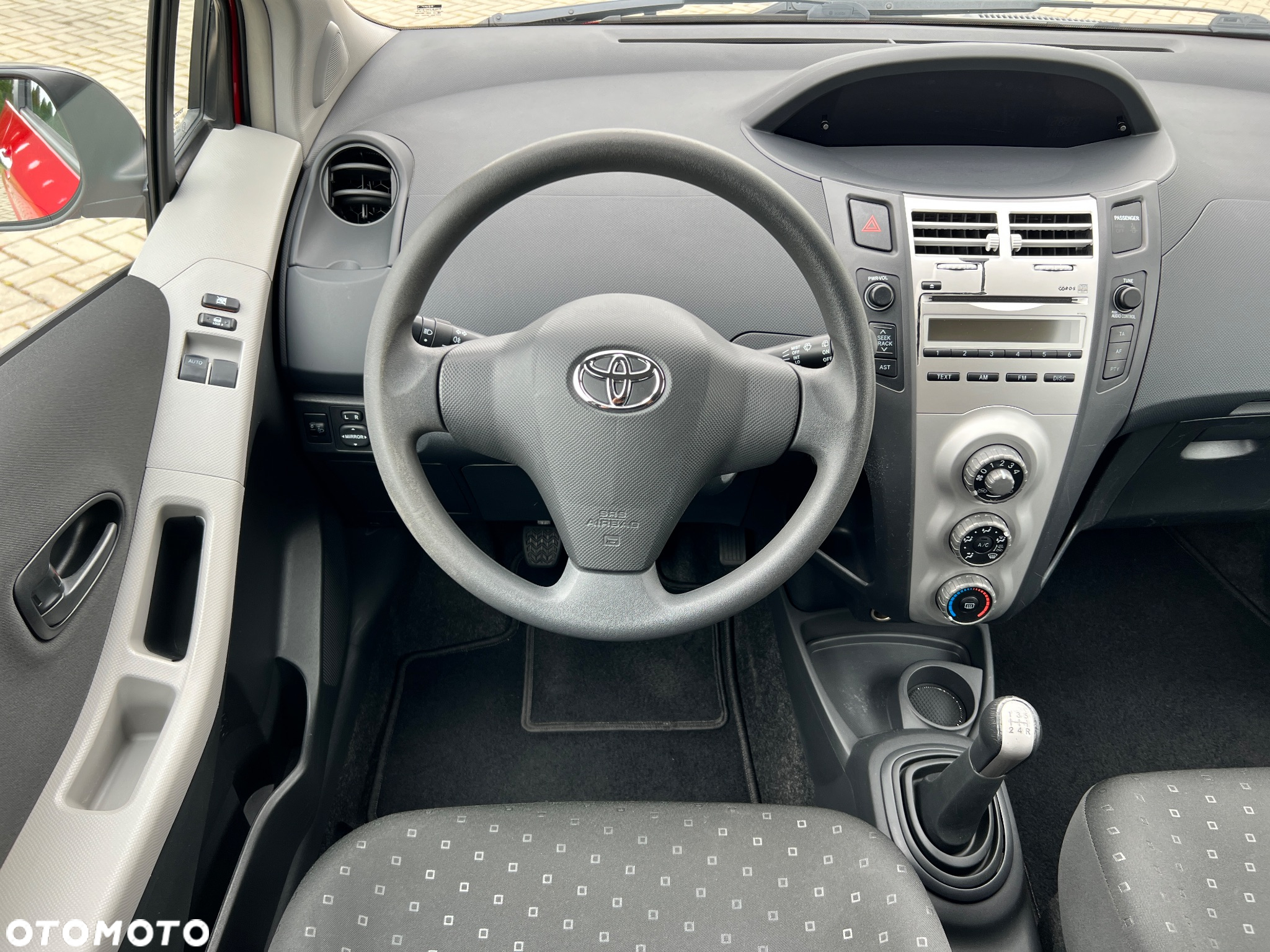 Toyota Yaris 1.0 Active - 27