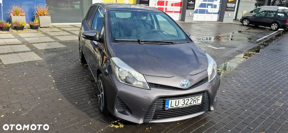 Toyota Yaris Hybrid 100 Dynamic - 3