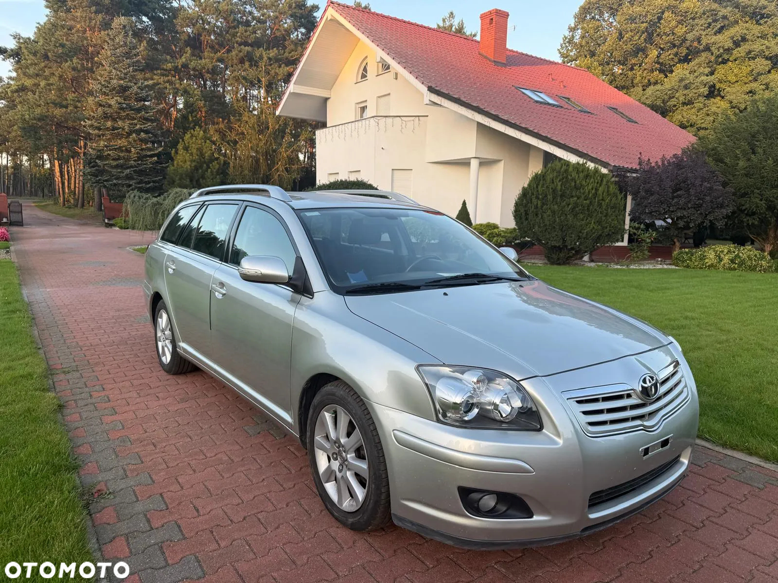 Toyota Avensis 2.0 D-4D Combi Sol - 2