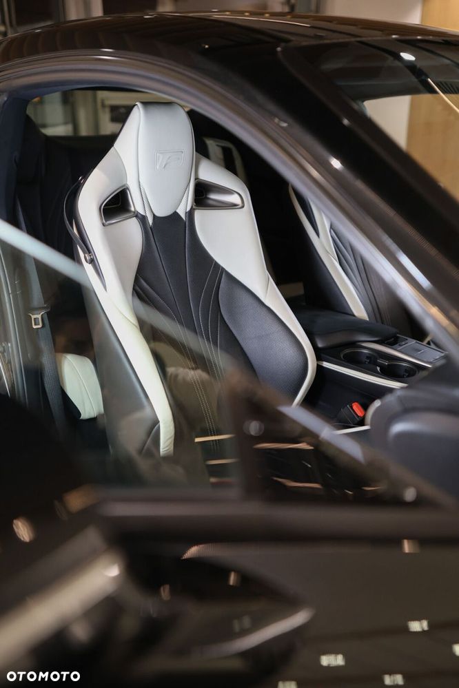 Lexus RC F Carbon - 19