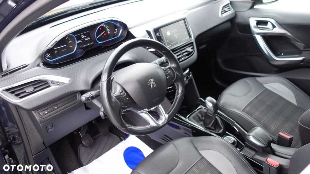 Peugeot 2008 1.2 Pure Tech Allure S&S - 13