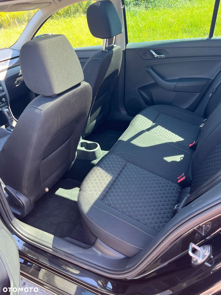 Skoda RAPID 1.4 TSI Drive DSG - 19