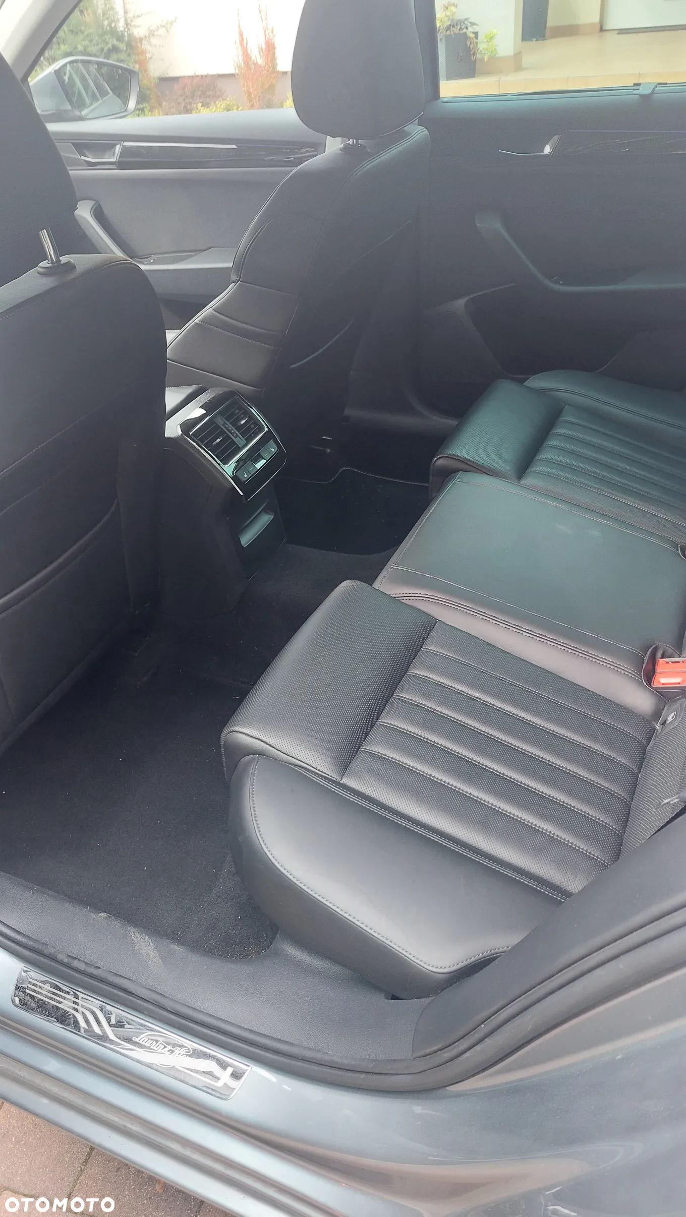 Skoda Superb 2.0 TDI SCR L&K DSG - 10