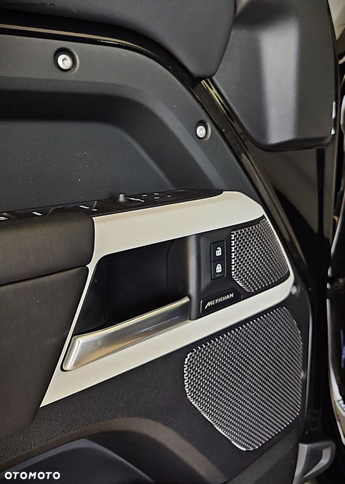 Land Rover Defender - 26