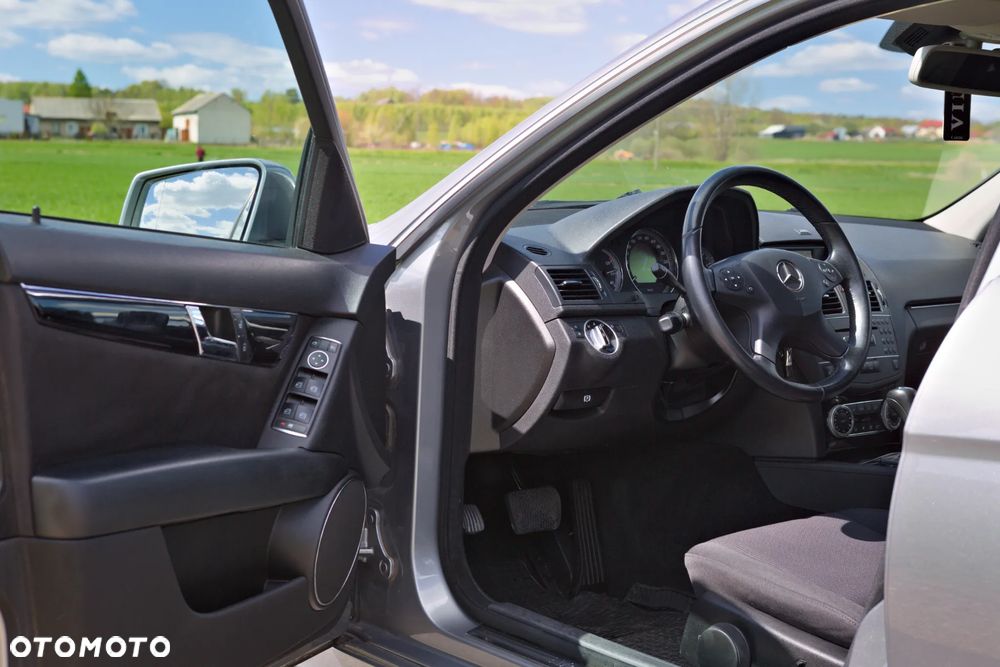 Mercedes-Benz Klasa C 180 CGI Automatik BlueEFFICIENCY - 20