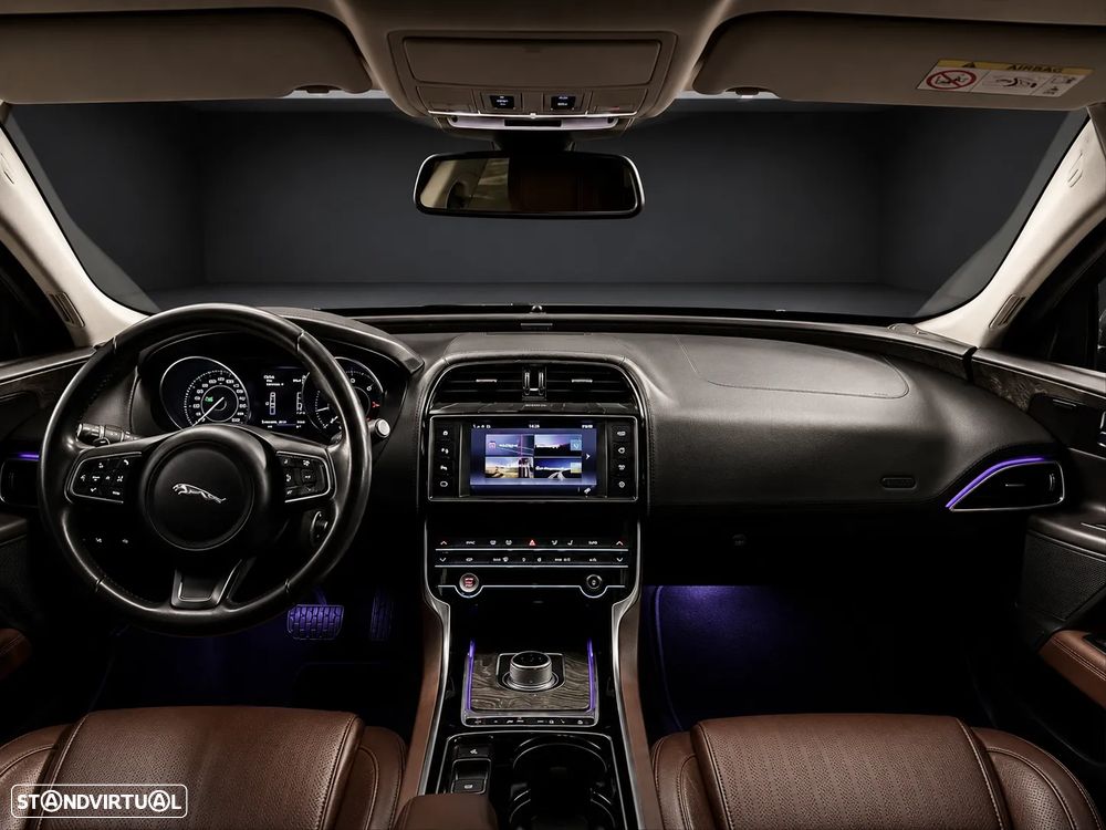Jaguar XE 20d Aut. Portfolio - 9