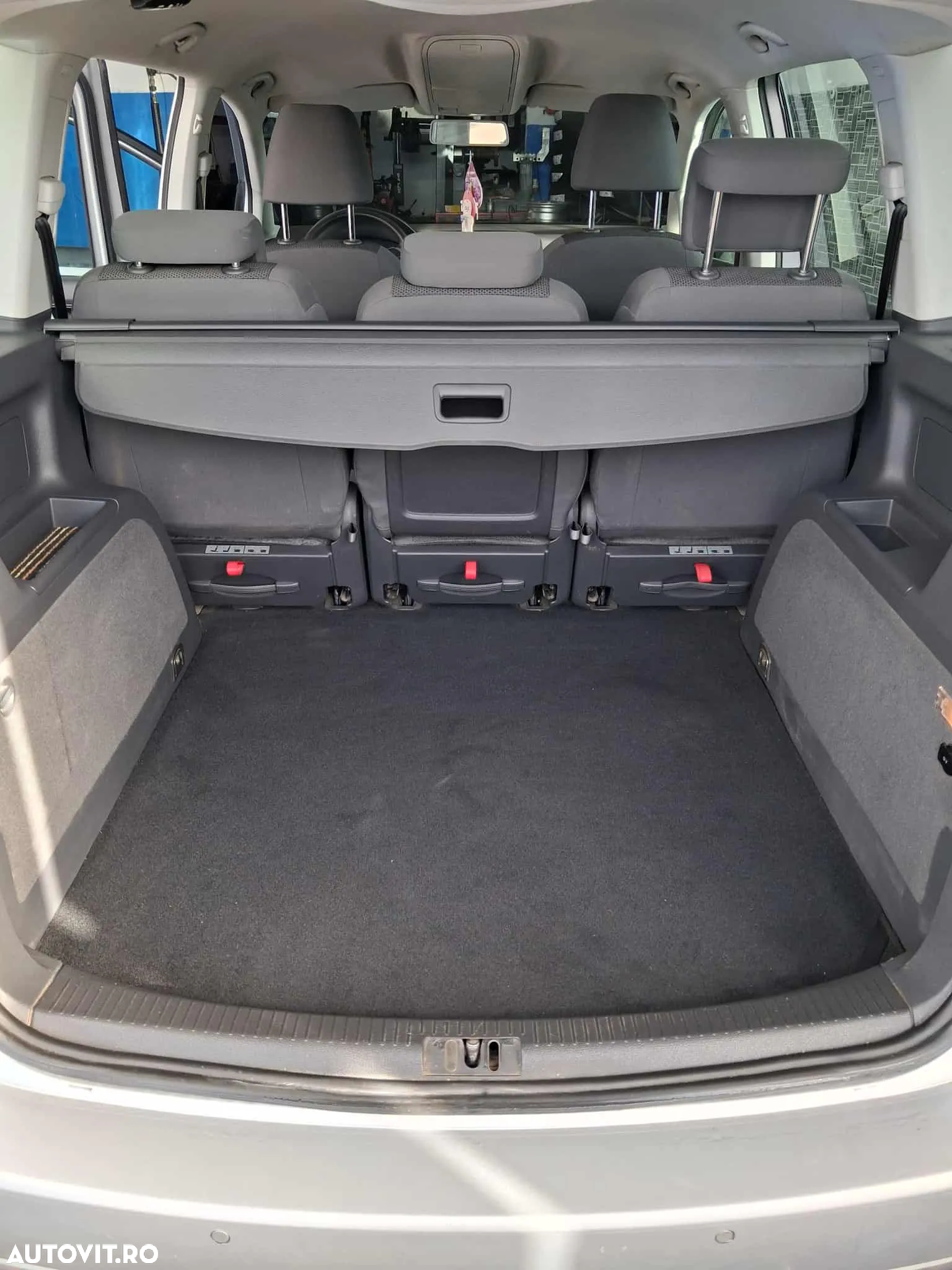 Volkswagen Touran 1.6 TDI BlueMotion Technology Comfortline - 8