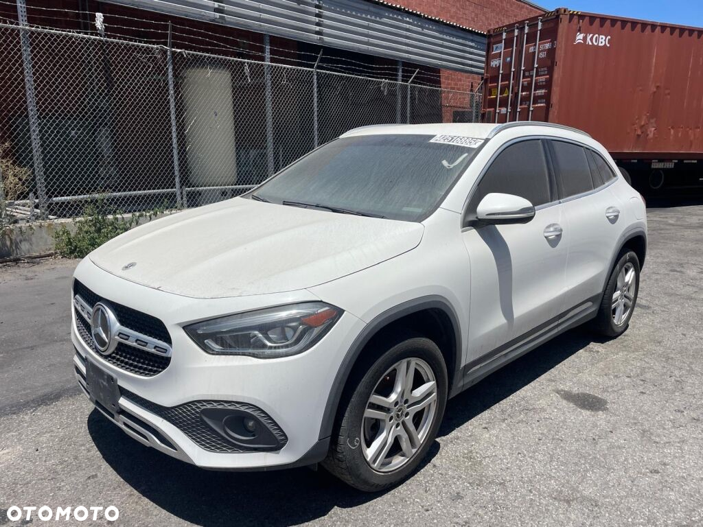 Mercedes-Benz GLA 250 8G-DCT - 14