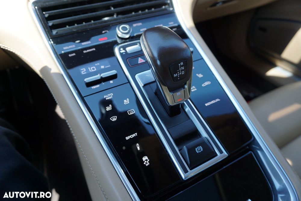Porsche Panamera 4S - 22