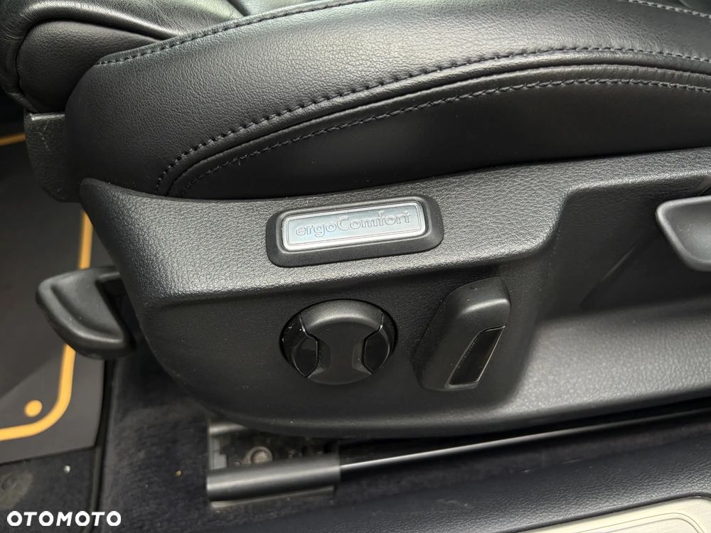 Volkswagen Passat Variant 2.0 TDI SCR 4Motion DSG Highline - 33