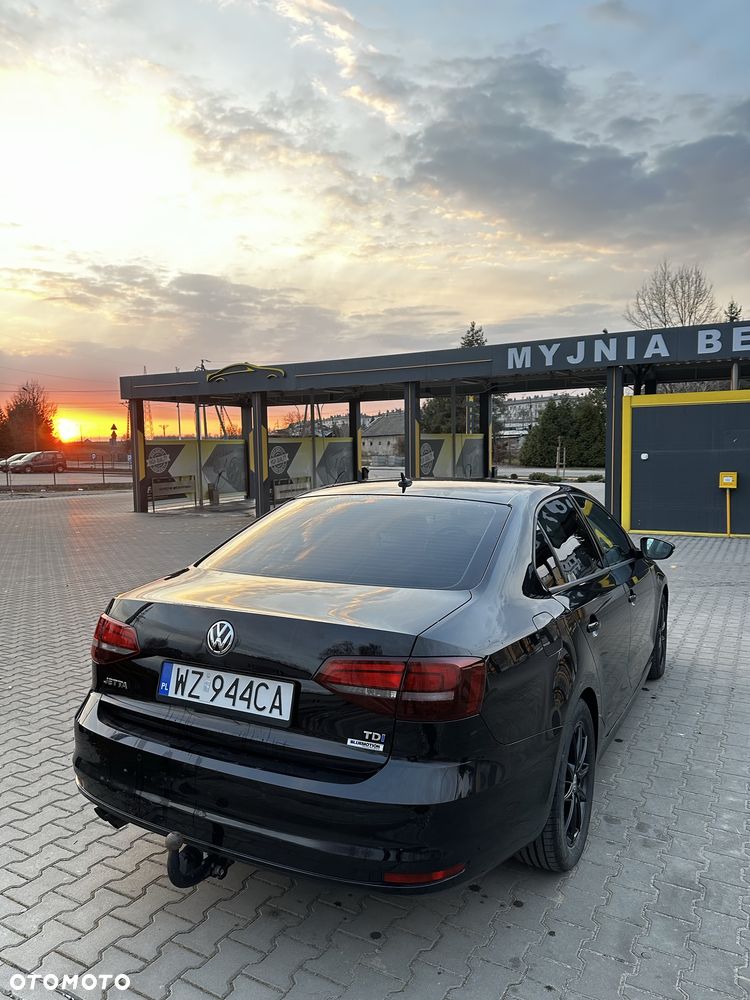 Volkswagen Jetta - 1