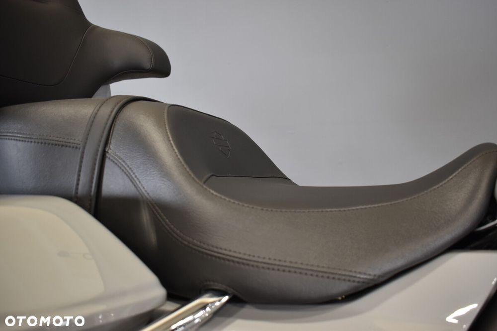 Harley-Davidson Touring Street Glide - 12