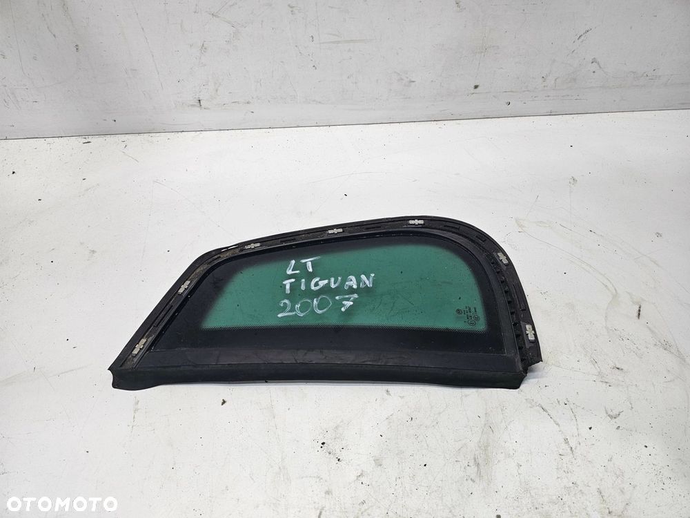 SZYBA KAROSERYJNA LEWY TYŁ VW TIGUAN 2007R POD CHROM 5N0845041L - 1