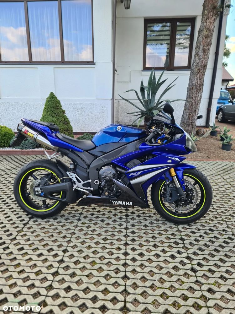 Yamaha R1 - 2