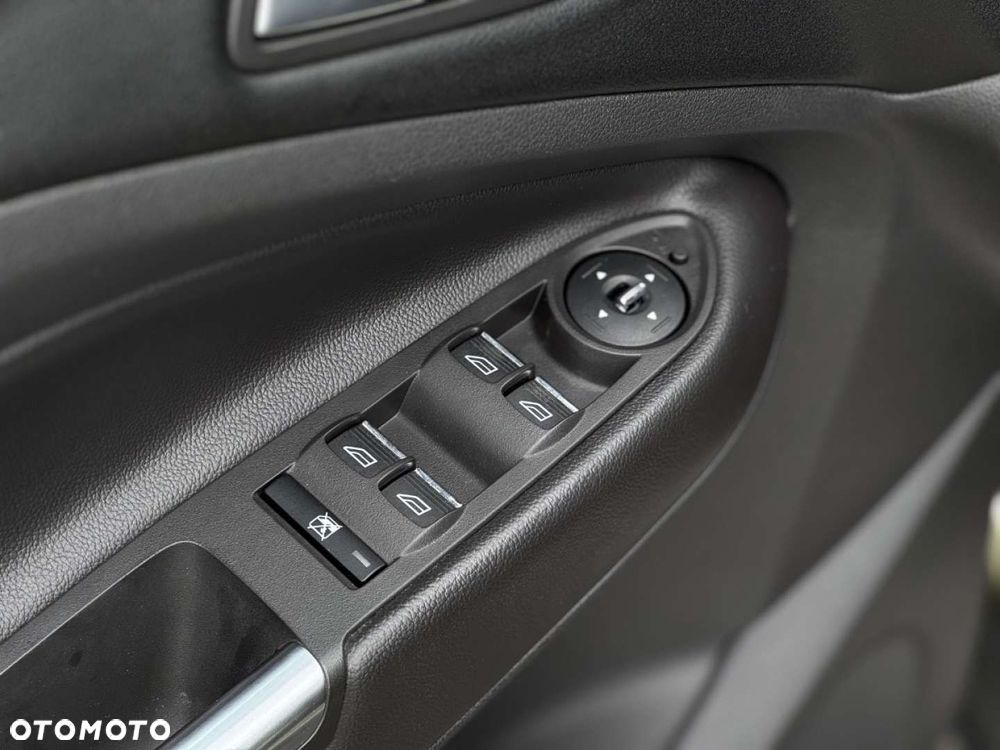 Ford Kuga - 12