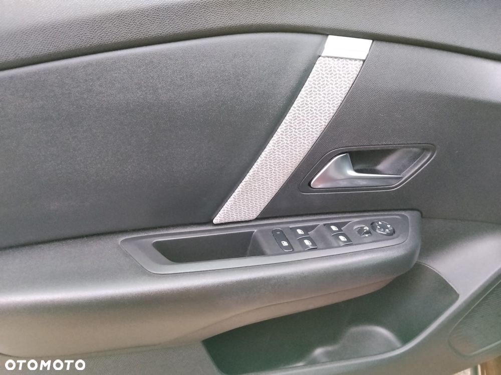Citroën C4 BlueHDi 130 Stop&Start EAT8 SHINE - 25