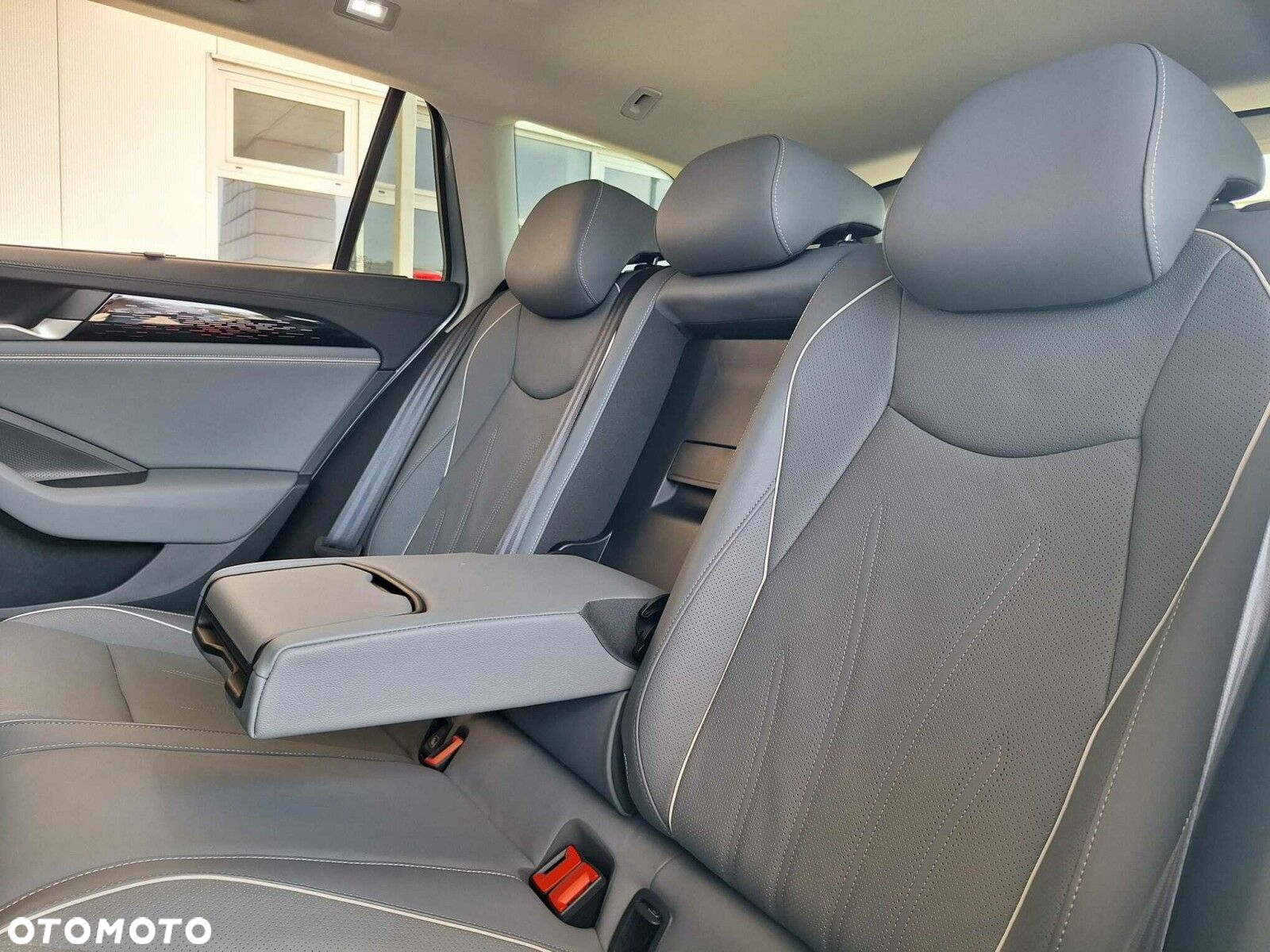 Volkswagen Passat 2.0 TDI SCR Elegance DSG - 27