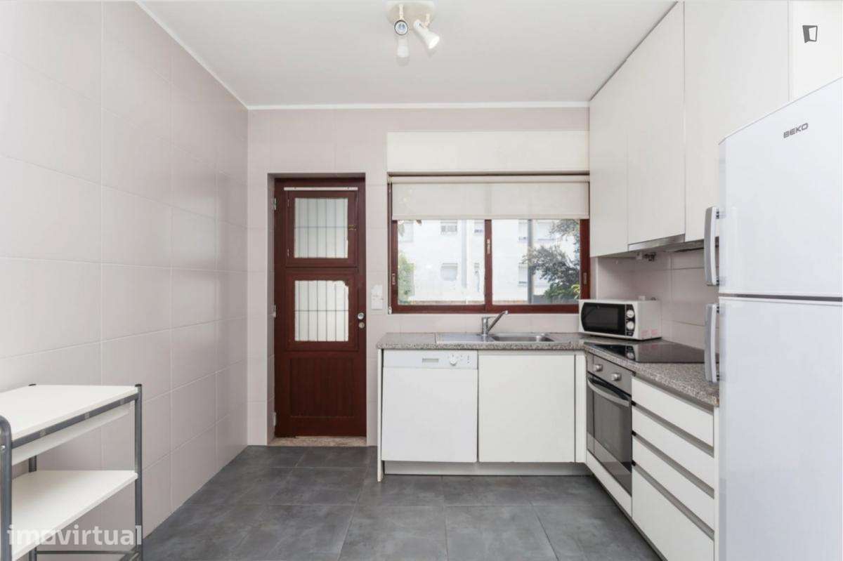 Quarto - localizado em Paranhos Porto - Grande imagem: 5/14
