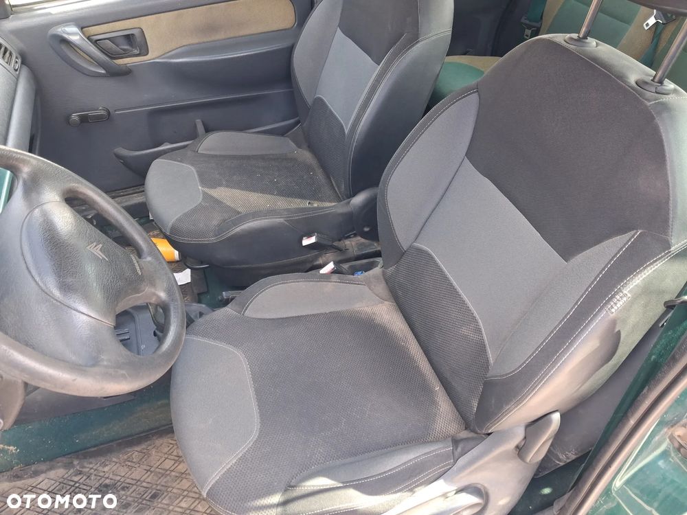 Citroen Berlingo I Peugeot Partner 1 Multispace silnik 1.9 D 51kW 70KM DW8 pompa wtryskowa Delphi R8448B371B skrzynia biegów drzwi maska klapa zderzak błotnik zielony KQAC maglownica belka mcperson sterownik panel moduł silniczek fotel szyba lusterko pompa przewód wąż kanapa wyświetlacz osłona mocowanie listwa felga zwrotnica lampa kokpit schowek stacyjka moduł komfortu bsi bsm boczek wentylator obudowa przewód alternator przekaźnik  mechanizm NA CZĘŚCI - 7