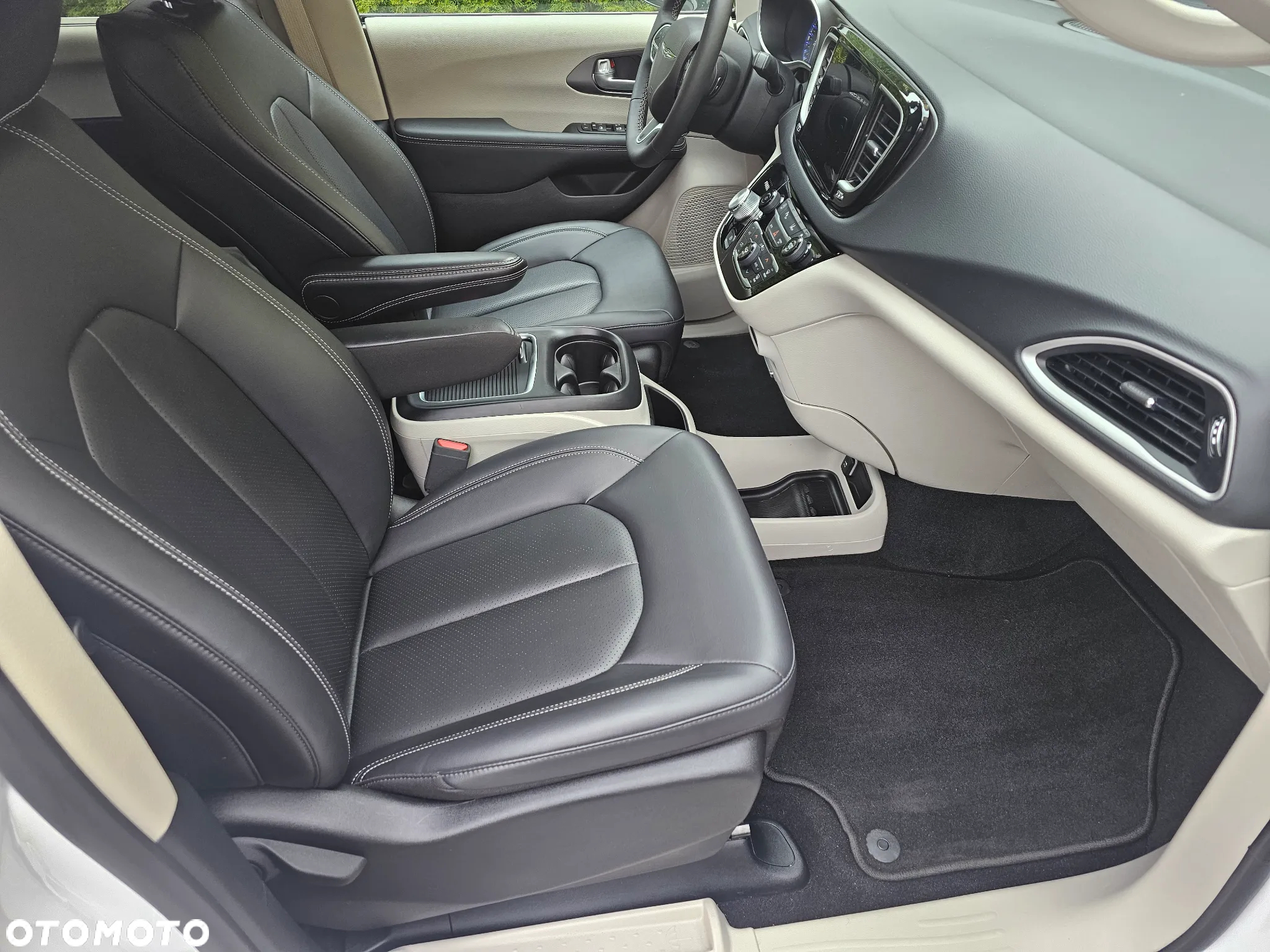 Chrysler Pacifica - 10