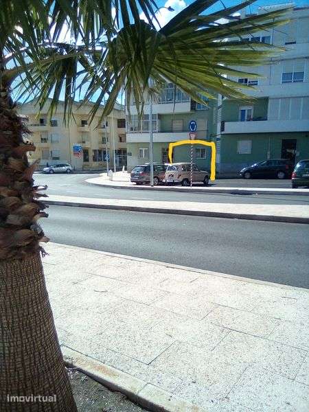 Apartamento T1+1, com 56,72 m2, no centro de Linda-a-Velha. - Grande imagem: 2/8