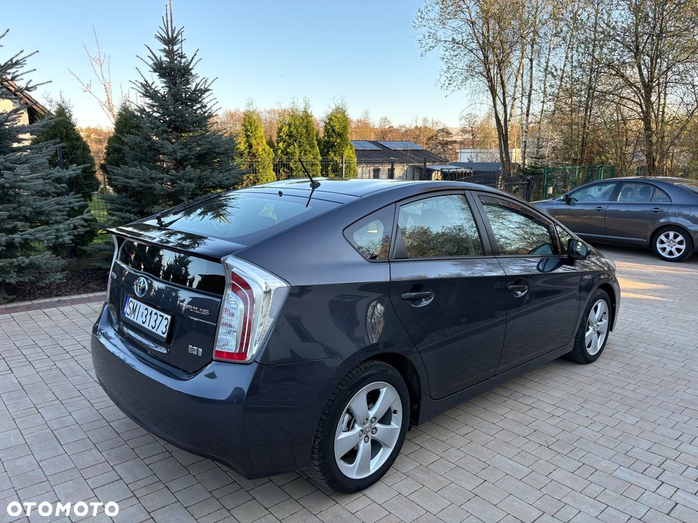 Toyota Prius (Hybrid) - 1