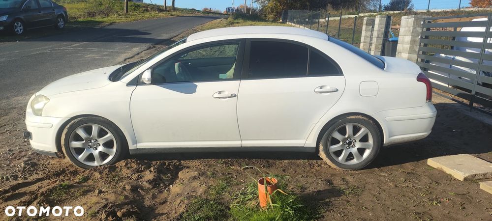 Toyota Avensis - 2