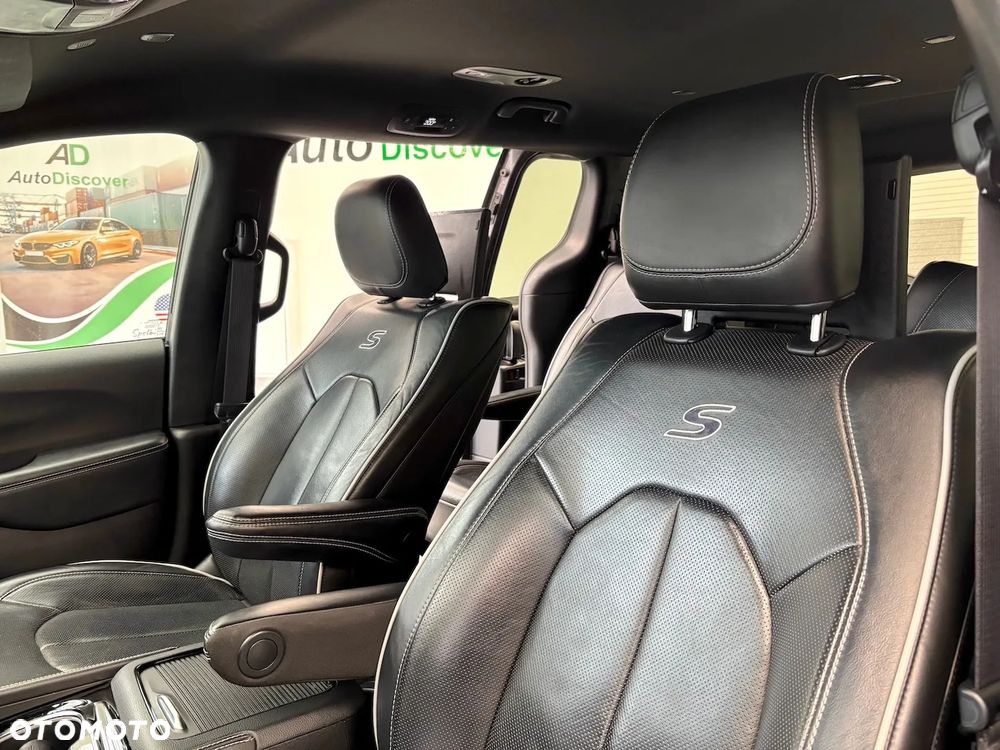 Chrysler Pacifica - 27