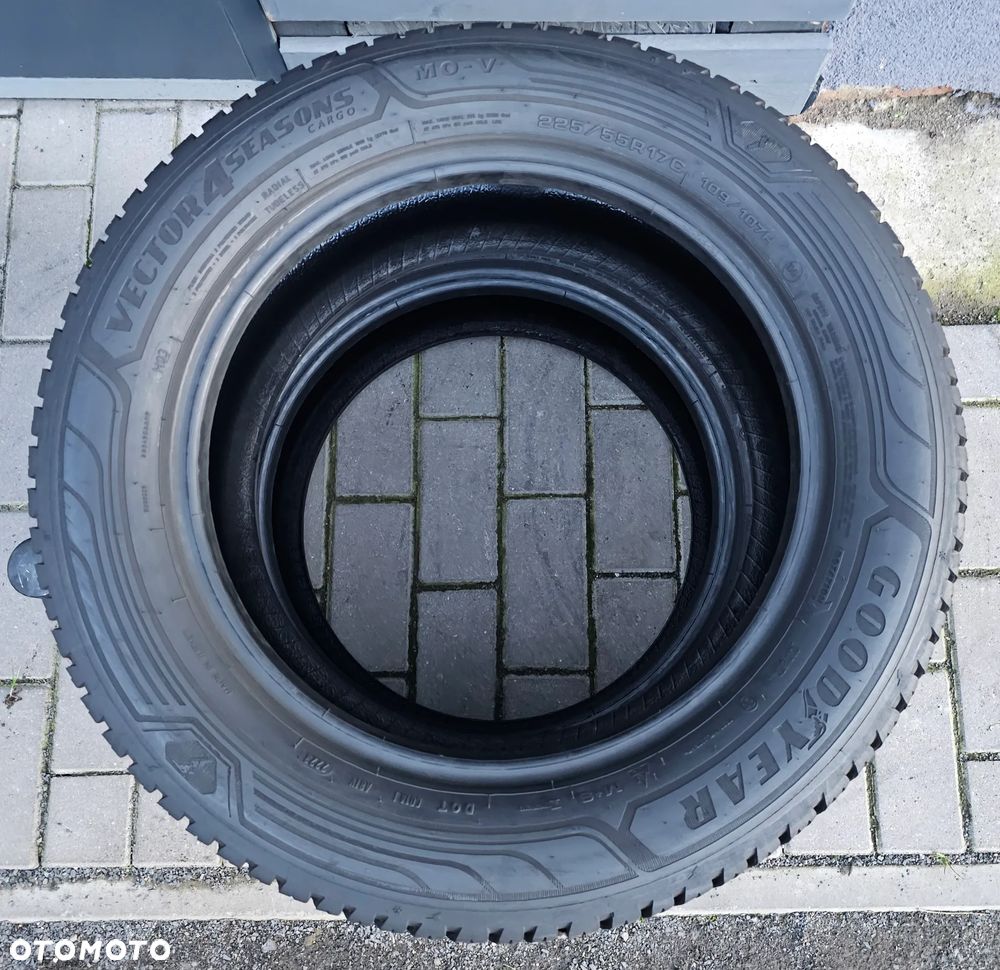 Goodyear Vector4Seasons Cargo 225/55R17 109/107H - 4
