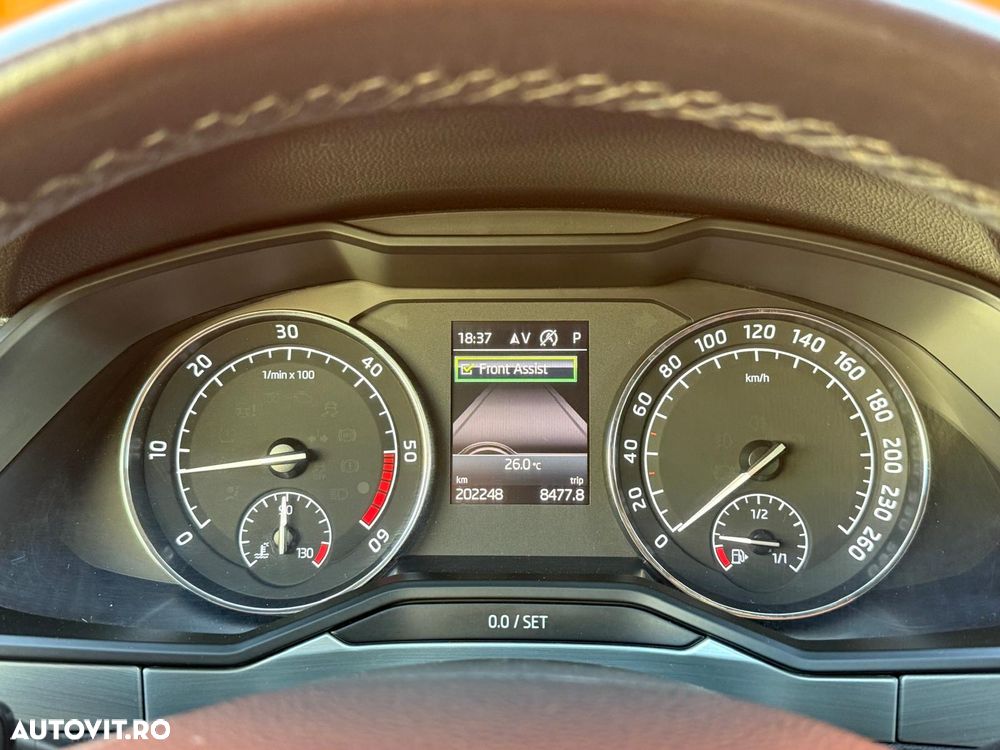 Skoda Superb 2.0 TDI DSG Active - 9