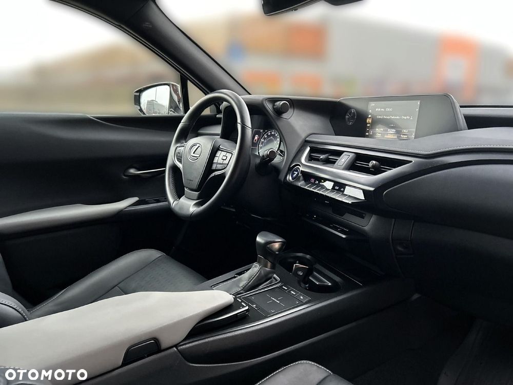 Lexus UX 250h GPF F Impression AWD - 11