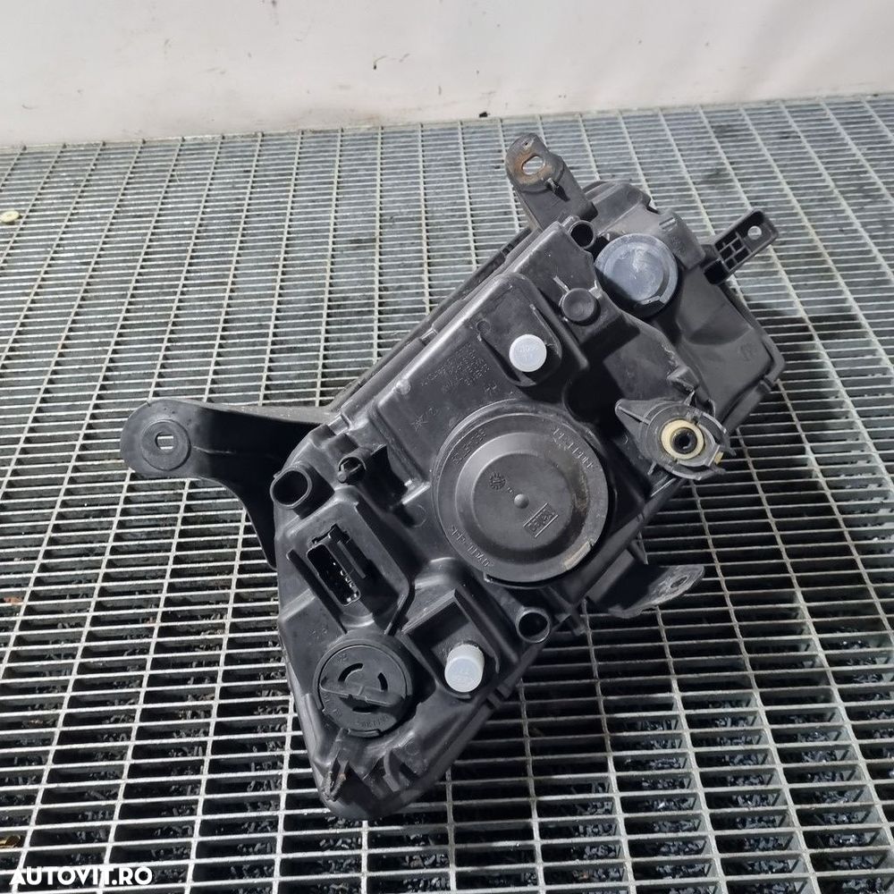 Far Dreapta Dacia Sandero 2 2012 - 2016 Hatchback 4 Usi (1472) Fara xenon - 4