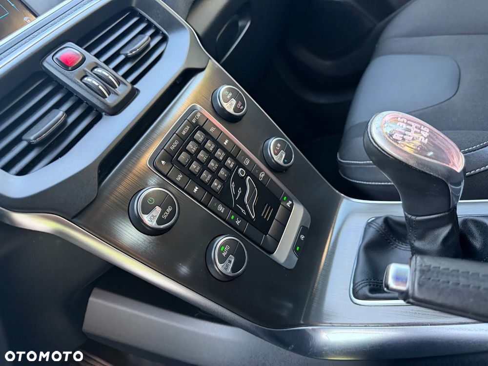 Volvo V40 D2 Momentum - 24