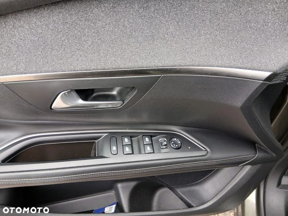 Peugeot 5008 1.2 PureTech Active Pack S&S - 18