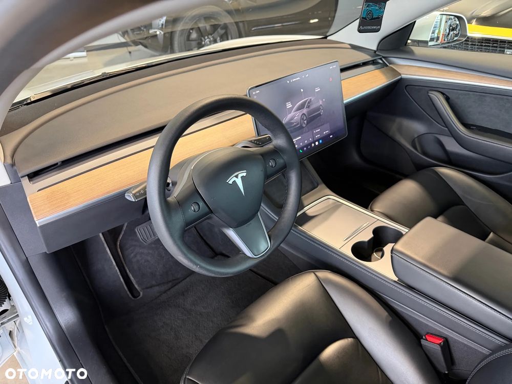 Tesla Model 3 - 9
