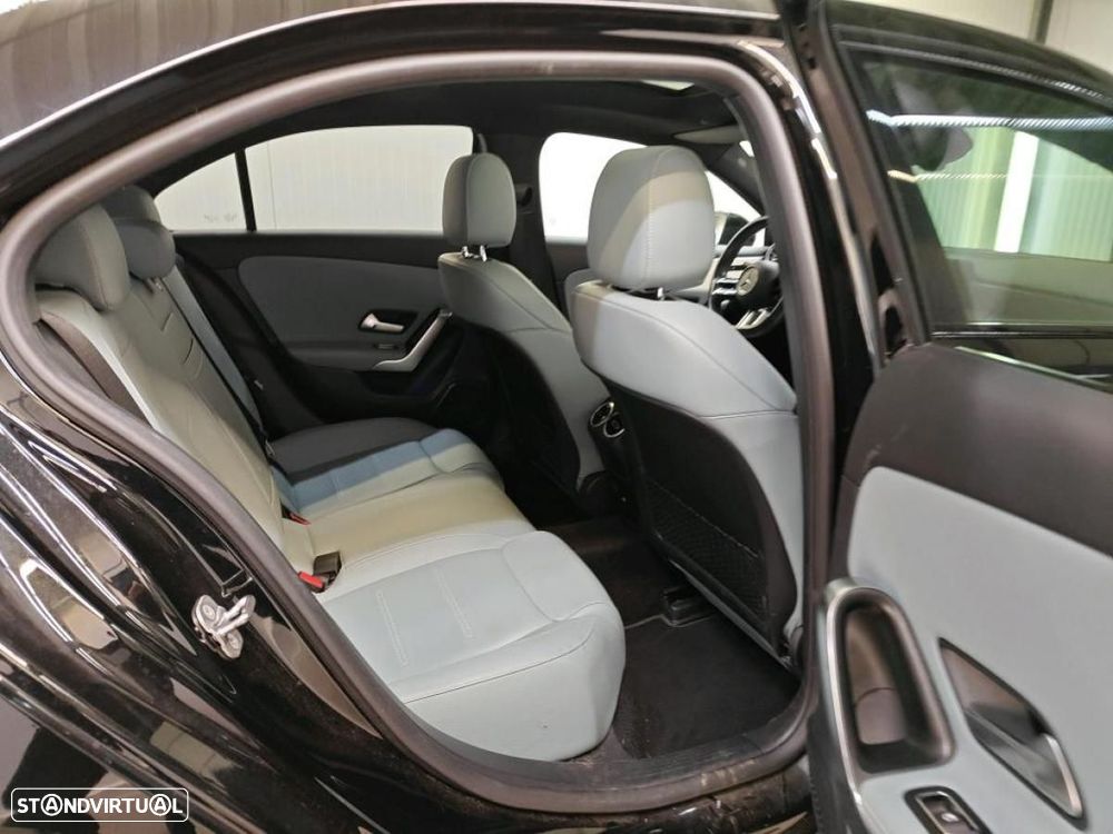 Mercedes-Benz A 250 Limousine e AMG Line - 3