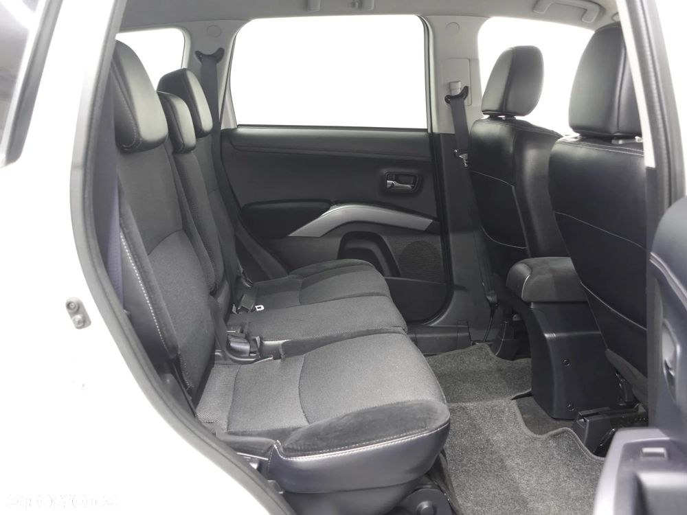 Mitsubishi Outlander 2.2 DI-D 4WD TC-SST Intense - 23