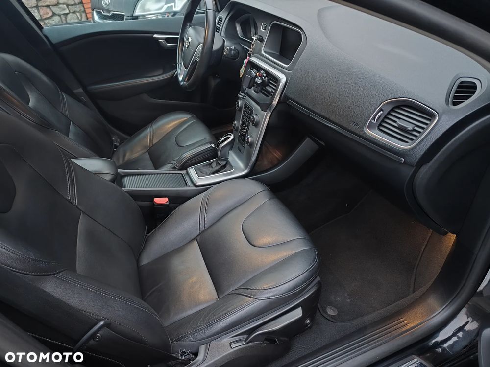 Volvo V40 T3 Geartronic Summum - 10