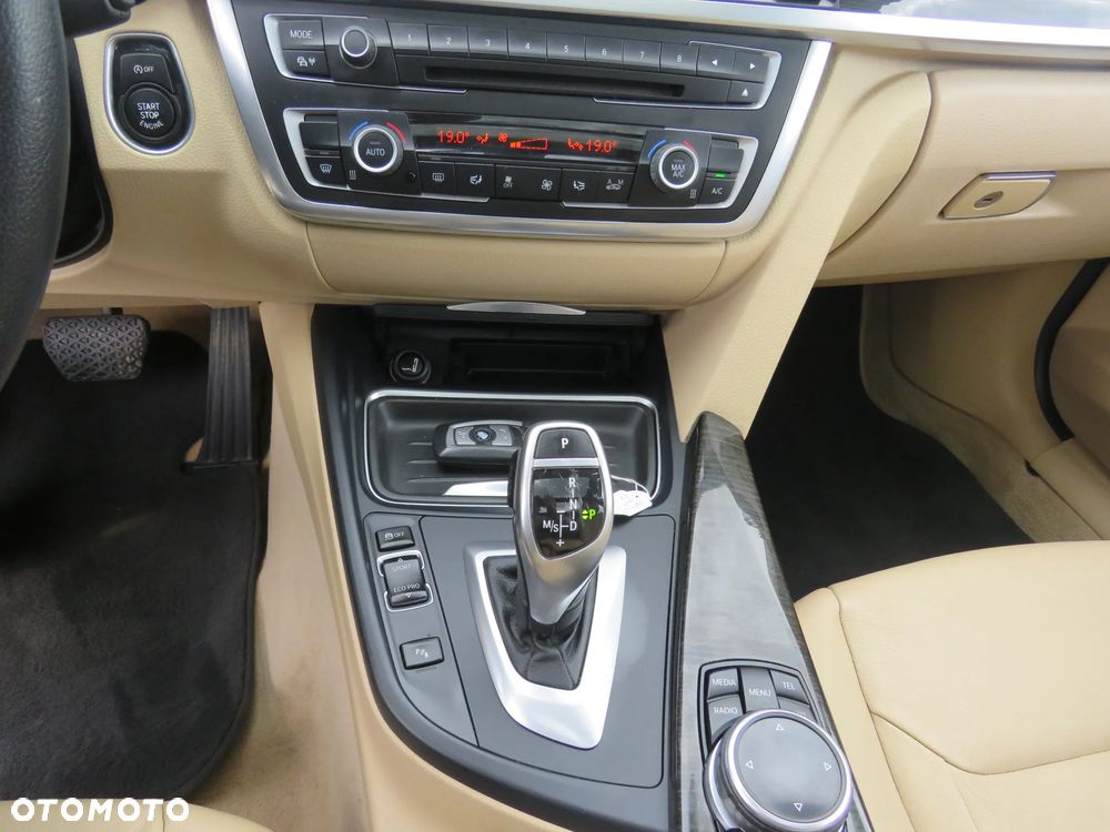 BMW Seria 3 320d Luxury Line - 21