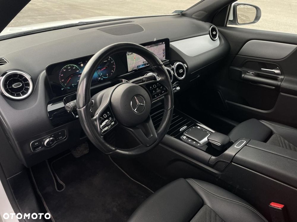 Mercedes-Benz GLA - 10