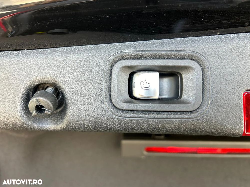 Mercedes-Benz E 300 de Aut. - 19