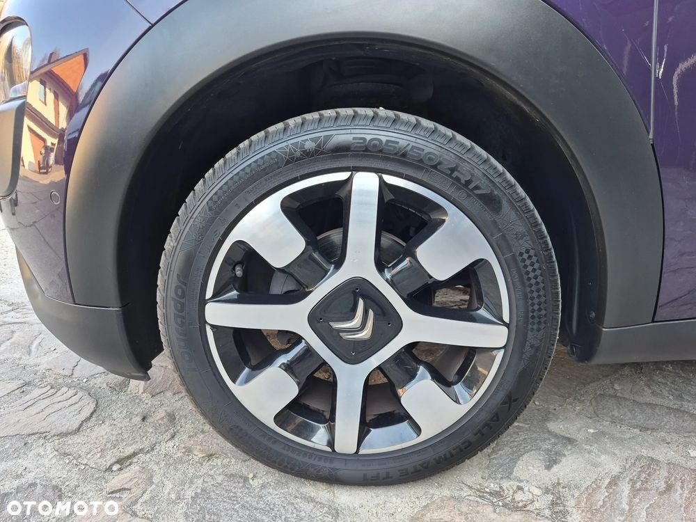 Kia Ceed - 36