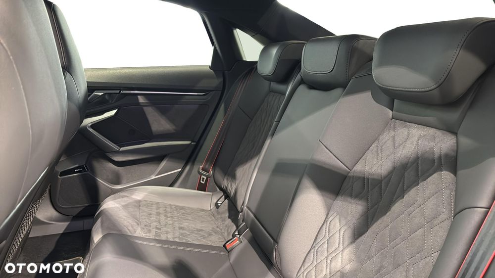 Audi RS3 Limousine - 17