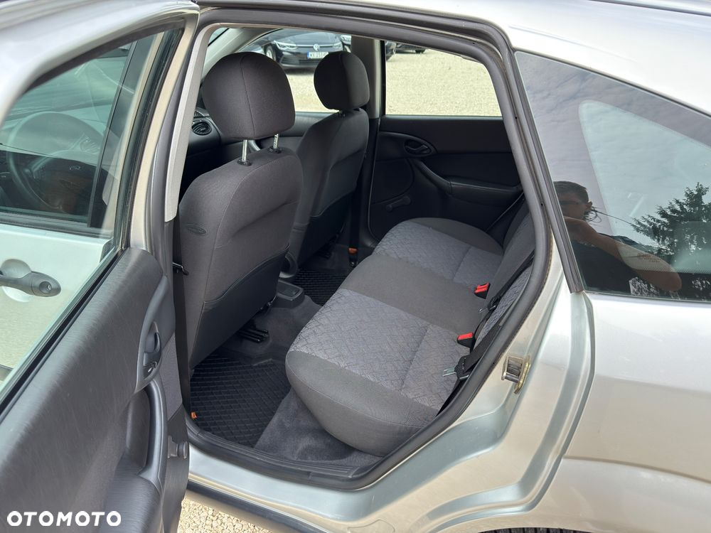 Ford Focus 1.6 16V Ambiente - 11