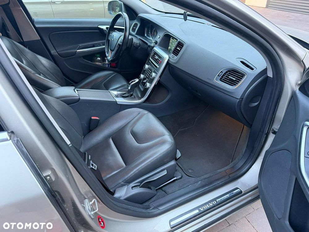 Volvo V60 D3 Momentum - 11