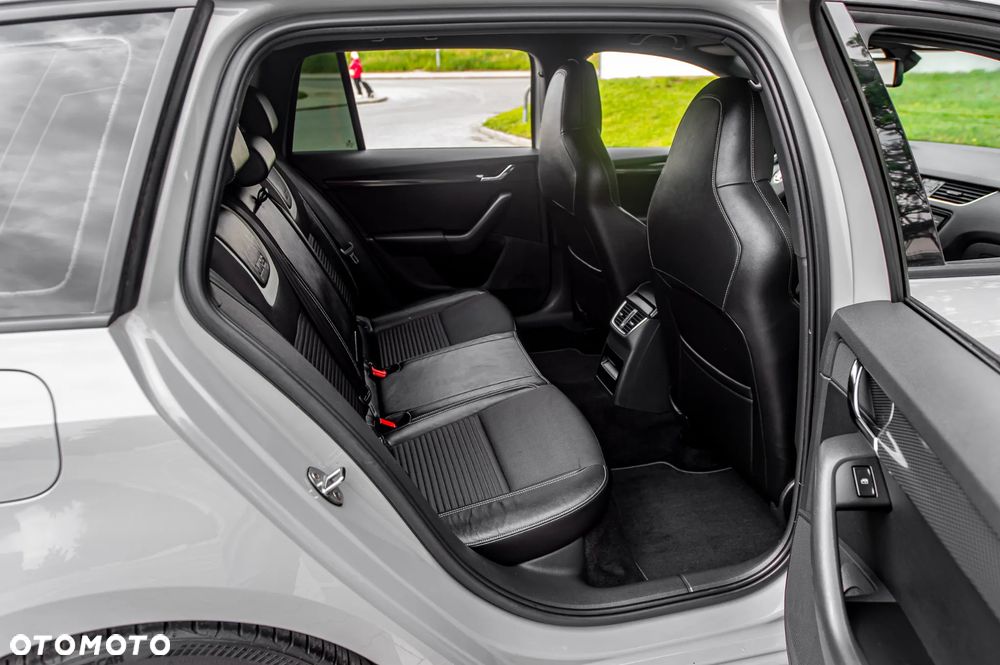 Skoda Octavia 2.0 TDI RS - 35