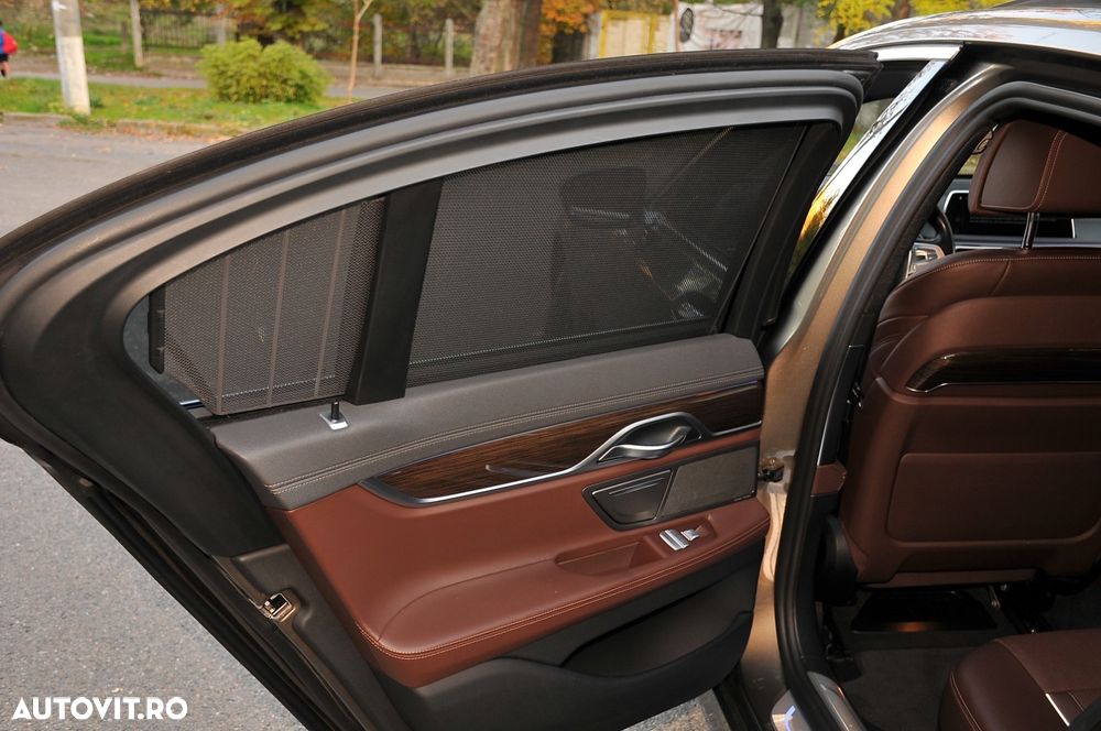 BMW Seria 7 740e iPerformance - 38