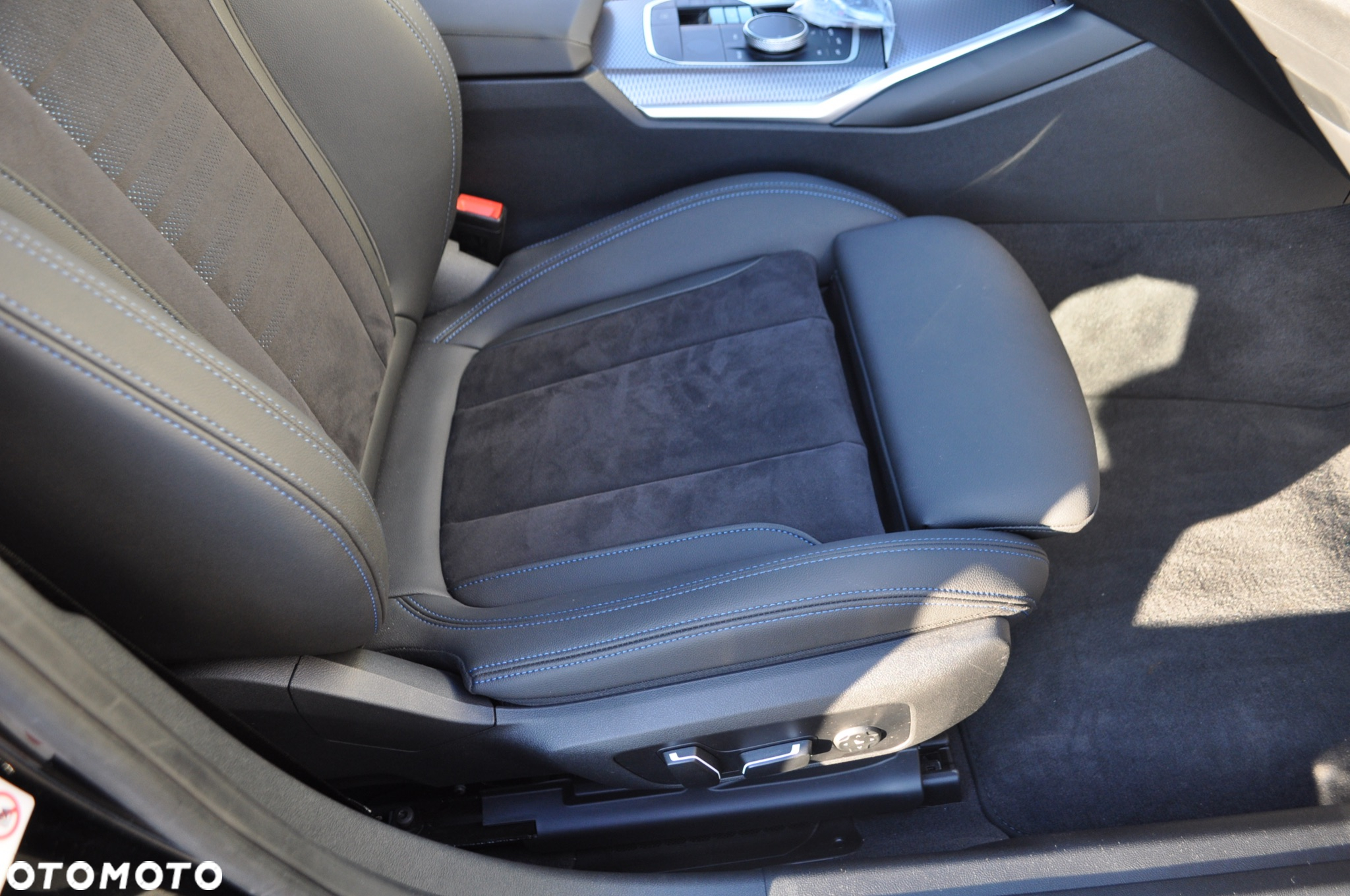 BMW Seria 3 320d Touring xDrive M Sport - 38