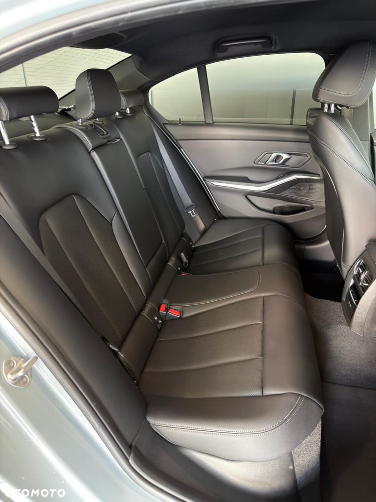 BMW Seria 3 320i M Sport - 19